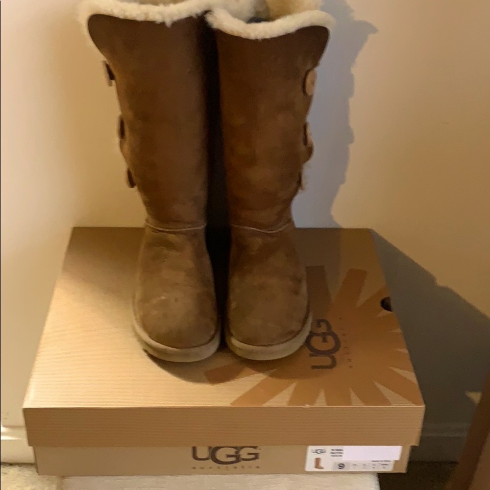 UGG Bailey button tan boots